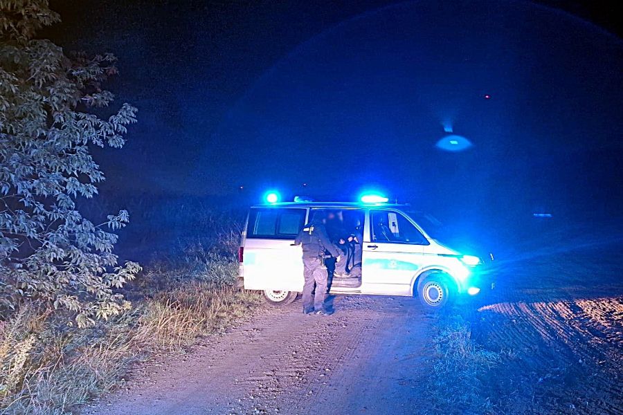 Nocne poszukiwania zakończone sukcesem. Mężczyznę odnaleziono w polu kukurydzy